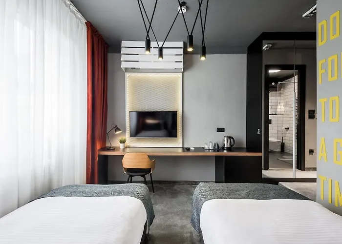 7 Rooms Suites